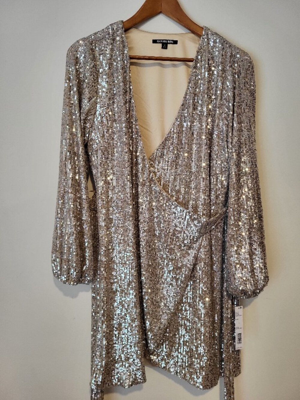 Gianni Bini sequin wrap party dress. Above the knee. Size M. NWT.